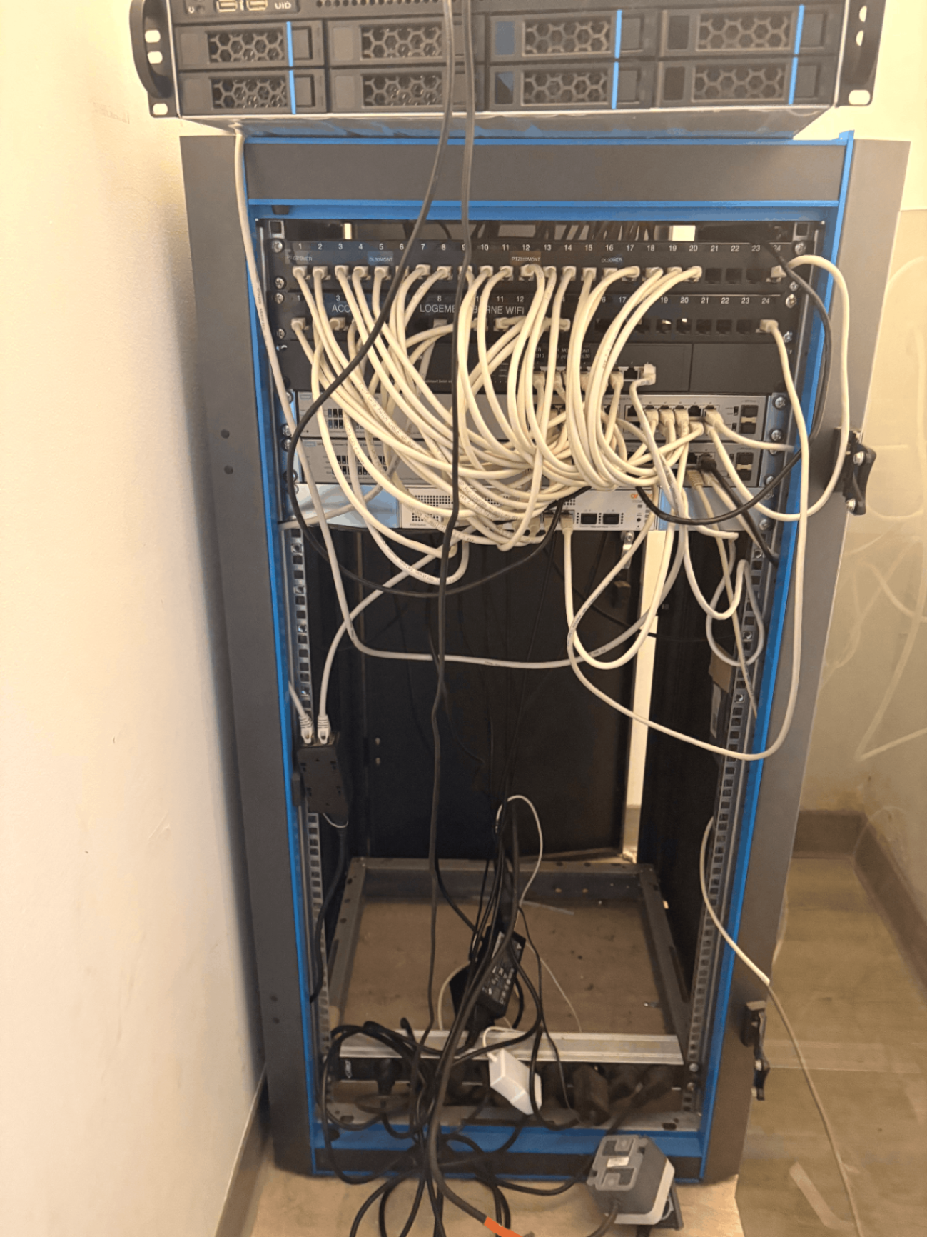 Baie informatique avant intervention